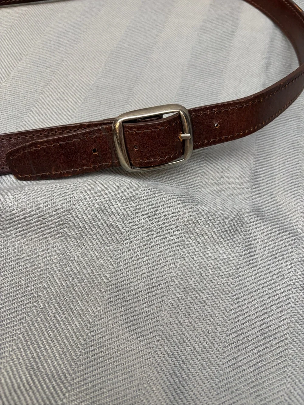 Filson Crossbody adjustable strap multi pocket chocolate brown sm. Field bag